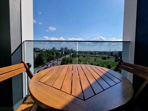 Outdoor dining - Dream Duplex by Mamaia beach with Park Views & Underground Free Parking (Constanța)