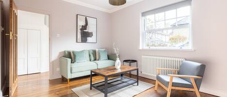 Lejlighed | Opholdsområde | 37-tommers tv med kabelkanaler, Netflix, streamingtjenester