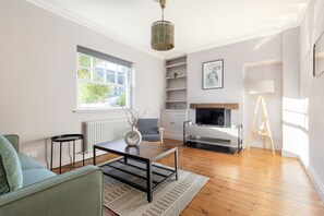 Apartment | Living area - Spacious 3 Bed Flat Putney (London)