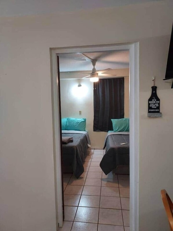 2 dormitorios, tabla de planchar con plancha, wifi gratis y ropa de cama