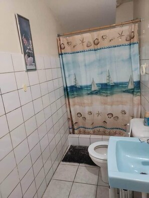 Shower, hair dryer, towels, soap - Cayo Media Luna at Almendro Guest House (Lajas)