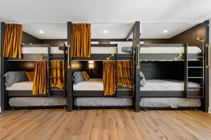 7 habitaciones, tabla de planchar con plancha y wifi gratis 