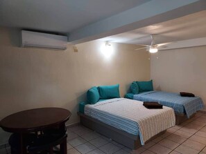 1 chambre, fer et planche à repasser, Wi-Fi, draps fournis