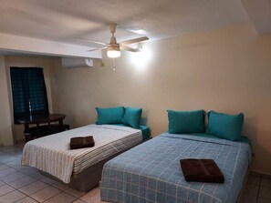 1 chambre, fer et planche à repasser, Wi-Fi, draps fournis