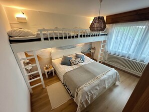 1 bedroom, WiFi (free), bed sheets