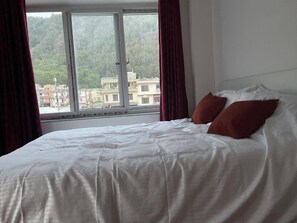 Single Room | Soundproofing, free WiFi, bed sheets - Mount Star Homestay (Kathmandu)