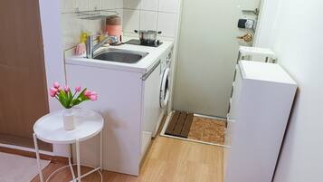 Fridge, microwave, stovetop