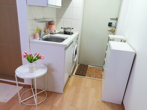 冷蔵庫、電子レンジ、コンロ