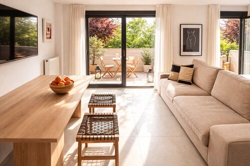 Grand Getaway Suite 300m from the Beach