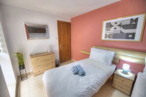 2 habitaciones, tabla de planchar con plancha y wifi gratis
