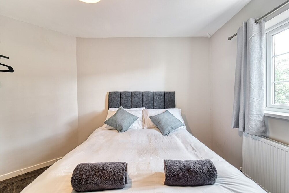 Lovely 3 Bed Home in Wolverhampton Wolverhampton Vrbo