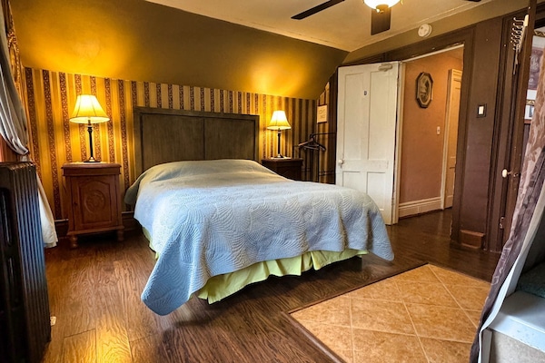 5 habitaciones, tabla de planchar con plancha y wifi gratis