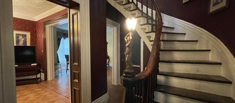 THE Crown Pearl OF Niagara Falls