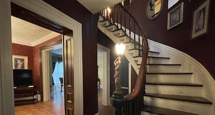 THE Crown Pearl OF Niagara Falls