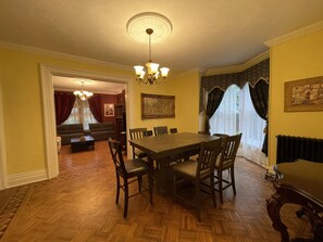Dining - THE Crown Pearl OF Niagara Falls (Niagara Falls)