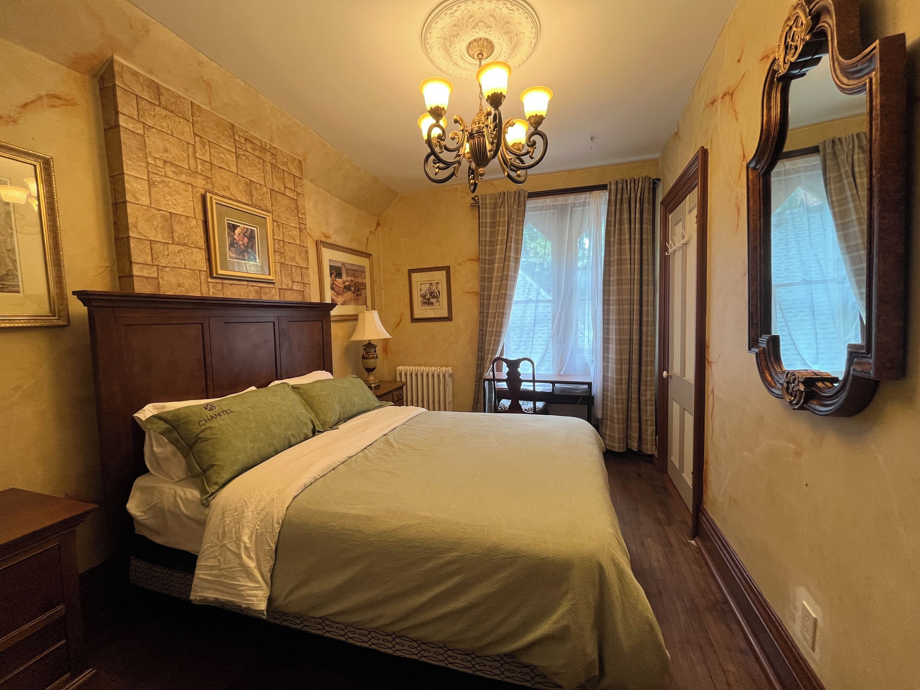 5 室のベッドルーム、アイロン / アイロン台、WiFi (無料)、ベッドシーツ