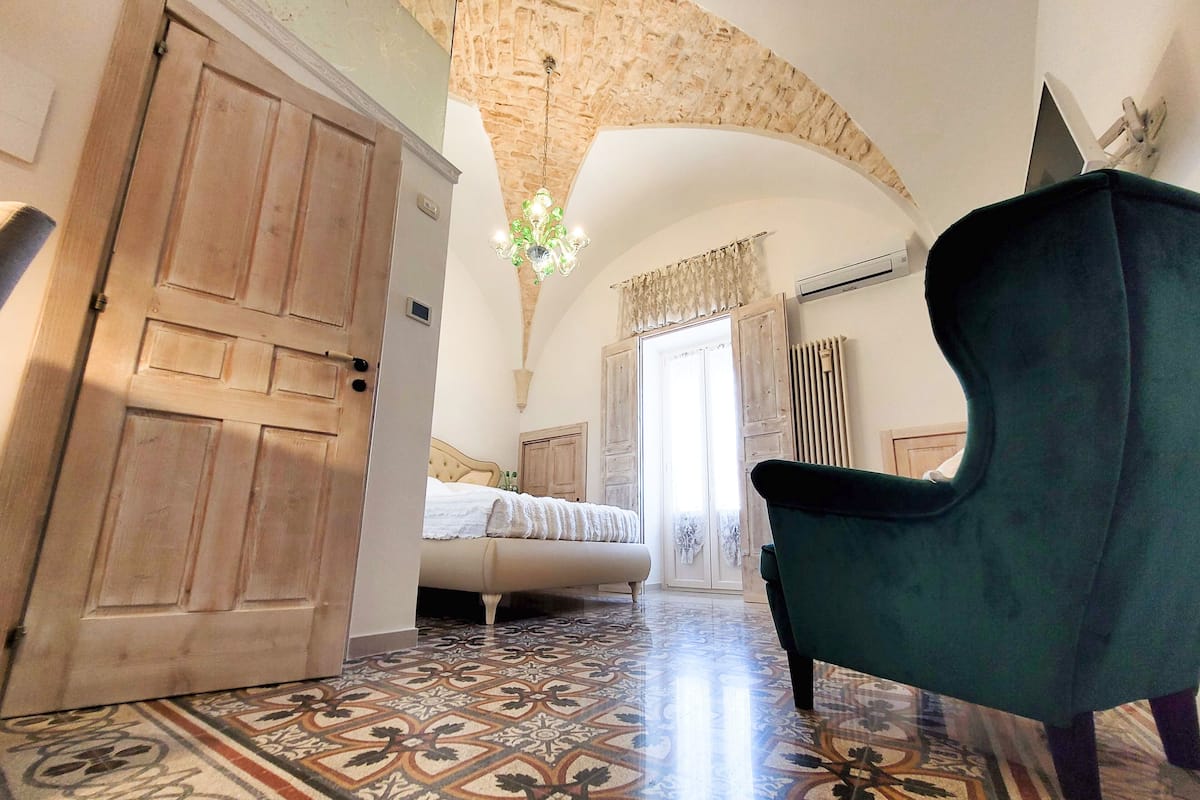 Deluxe Room | 1 bedroom, down duvets, Select Comfort beds, in-room safe