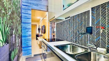 Apartment, 1 Bedroom, Balcony, City View | Private kitchen