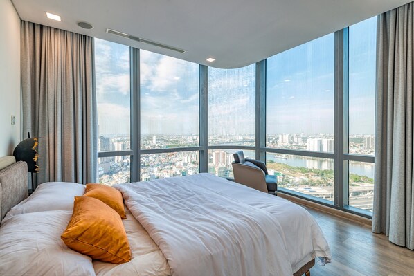 Apartment, 3 Schlafzimmer, Balkon, Stadtblick | Laptopgeeigneter Arbeitsplatz, Verdunkelungsvorhänge