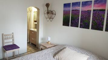 4 bedrooms, desk, iron/ironing board, free WiFi