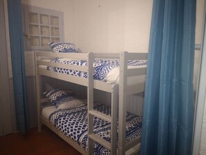 Bügeleisen/Bügelbrett, Reisekinderbett, Bettwäsche