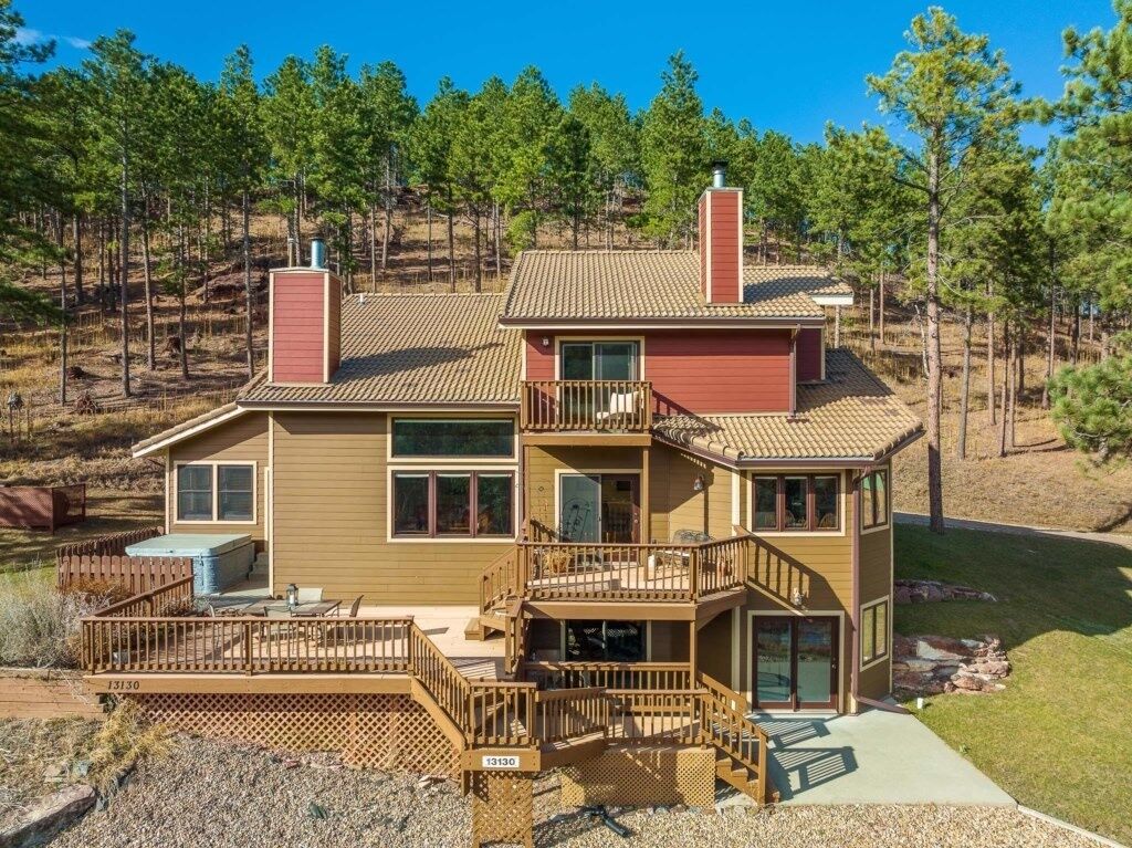 PEACEFUL PINES (5-Bedroom Home) by RedAwning