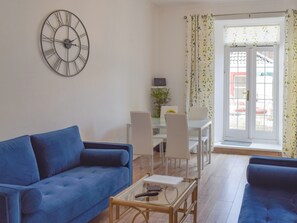 Living area - 2 bedroom accommodation in Ayr (Ayr)