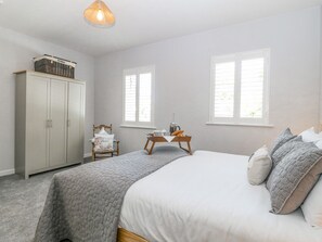2 bedrooms, individually decorated, individually furnished, free WiFi