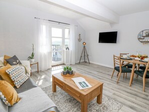 Living area - Sea La Vie (Tyn-y-Gongl)