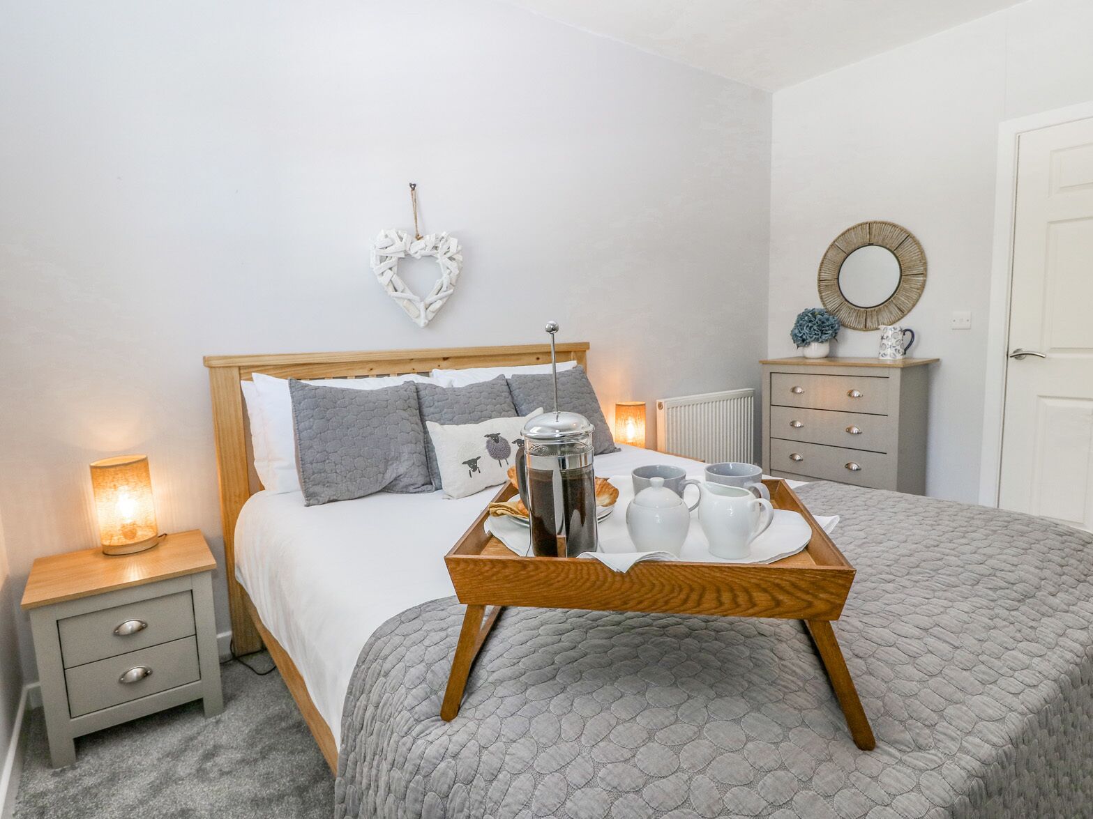 2 bedrooms, individually decorated, individually furnished, free WiFi