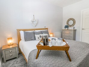 2 makuuhuonetta, yksilöllisesti sisustettu, yksilöllisesti kalustettu