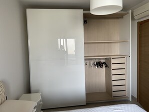 1 bedroom, WiFi, bed sheets - 1 Bedroom Apartment in Quartu Sant'Elena (Quartu Sant'Elena)