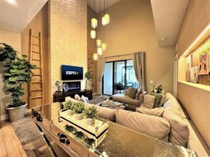 TV, peis og kontorer