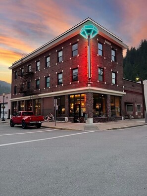 Exterior - The Linden Lofts at Albertini’s- Downtown Luxury Loft #4 (Wallace)