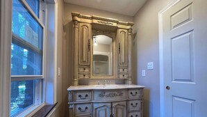 A bathroom with a large window, a sink, and a mirror. -  Cozy room studio (Niagara Falls)