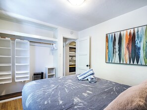 3 habitaciones, tabla de planchar con plancha, cuna de viaje y wifi