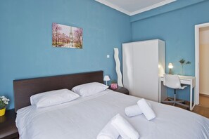2 slaapkamers, een strijkplank/strijkijzer, reisbedje, wifi