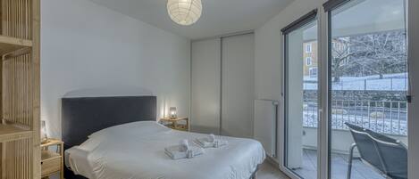 Een strijkplank/strijkijzer, gratis wifi, beddengoed