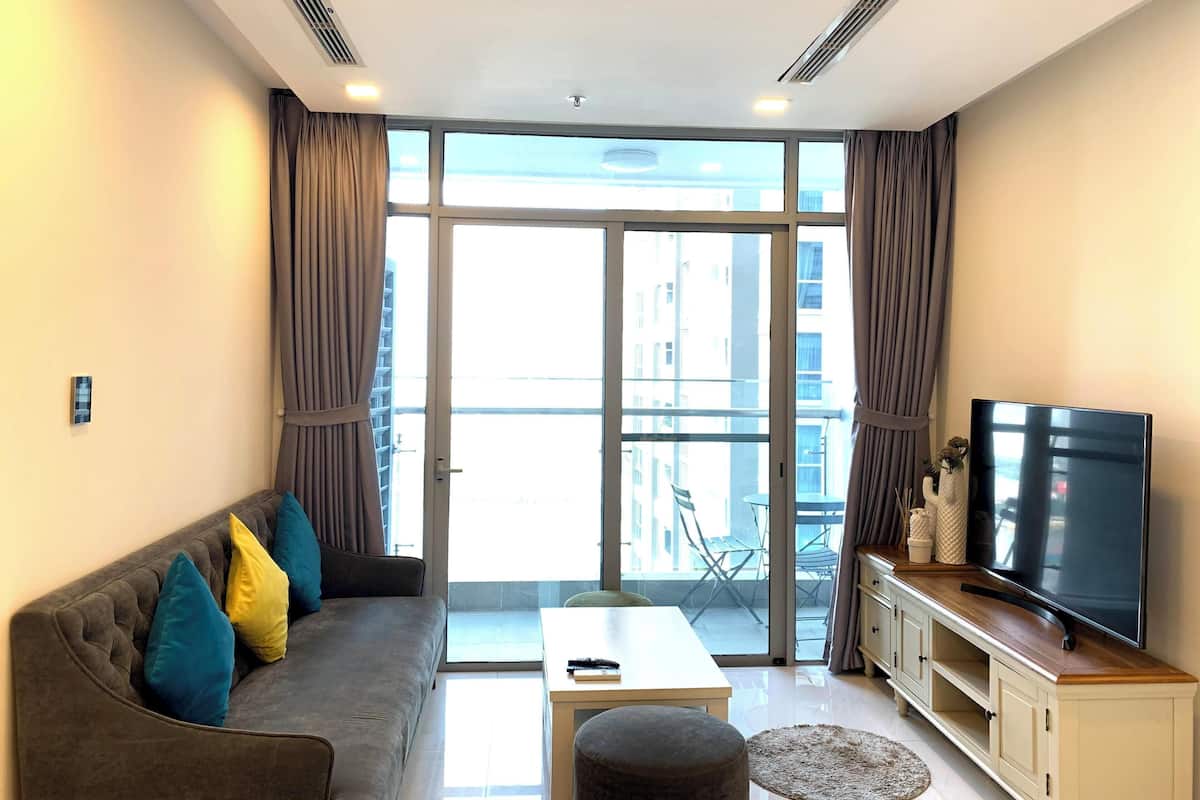 Apartemen, 2 kamar tidur, balkon, pemandangan kota | Ruang kerja ramah laptop, kedap suara, dan setrika/meja setrika