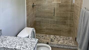 Baignoire, séchoir à cheveux