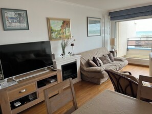 Smart TV, DVD player, stereo
