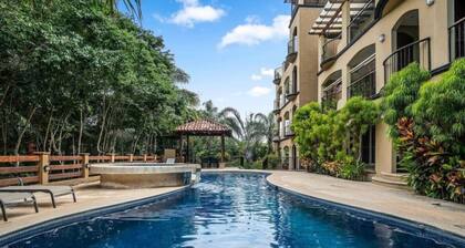 Stylish Ground floor Condo walking to Town