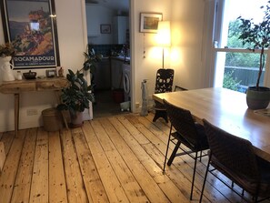 Dining - 3 month let in very large garden flat in funky Peckham Rye (London)