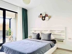 1 bedroom, desk, WiFi, bed sheets - Lazo Two Room - Luxury Apartment (București)