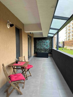 Outdoor dining - Lazo Two Room - Luxury Apartment (București)