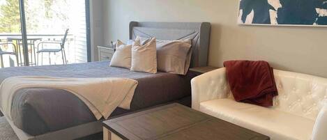 Ferros/tábuas de passar roupa, berço de viagem, Wi-Fi, roupa de cama