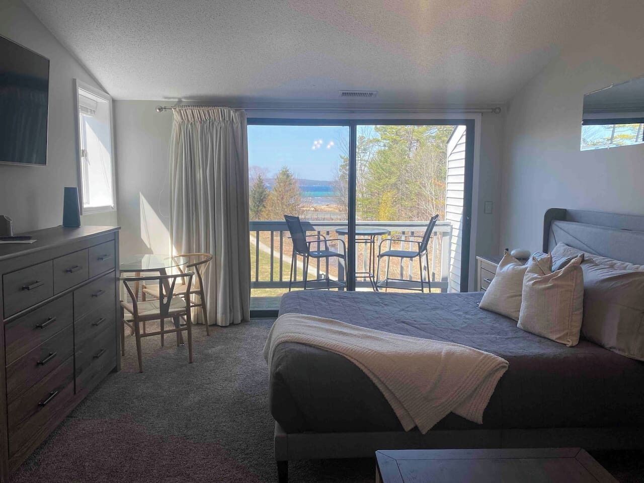 Iron/ironing board, travel cot, WiFi, bed sheets