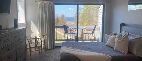 Fer et planche Ă repasser, lit parapluie, Wi-Fi, draps fournis