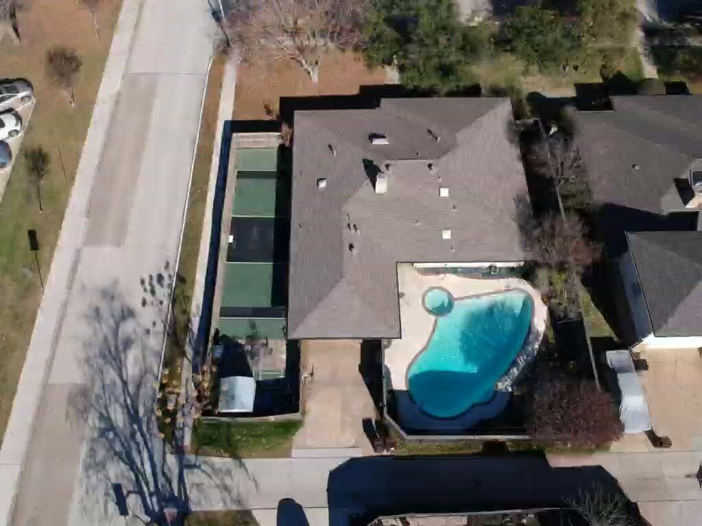 Pool and a Versatile spots yard. BBQ, sun bath, pickle ball, swimming,  Sleep 16