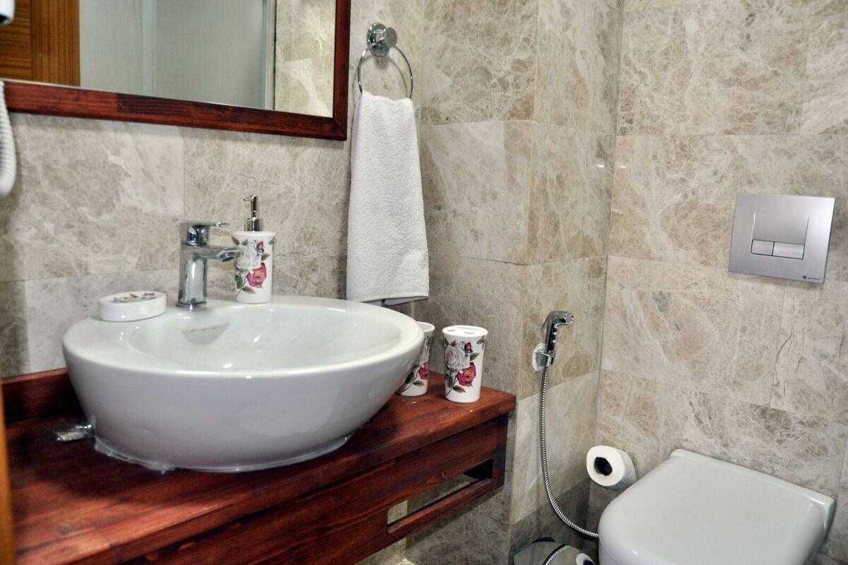 2 bedrooms, premium bedding, Select Comfort beds, individually decorated